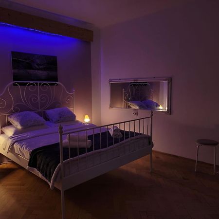 Vintage Apartment Old Center Брашов Екстериор снимка